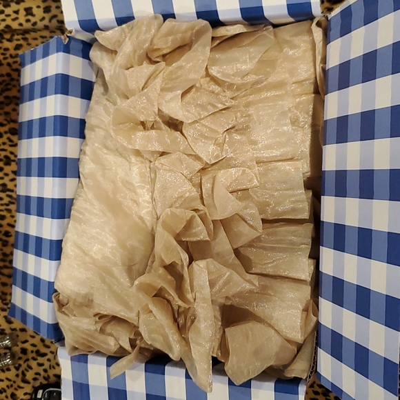 Elegant Gold Lame 4 Tiered Ruffled Christmas Tree Skirt 52" Diameter - Picture 9 of 9